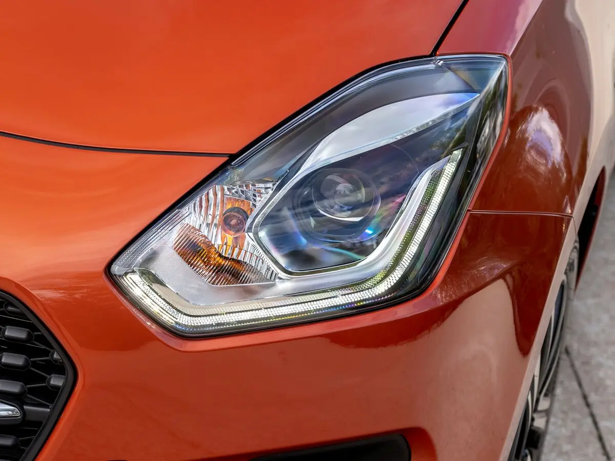 Suzuki Swift V Рестайлинг Хэтчбек 5 дв. — сүрөт 13