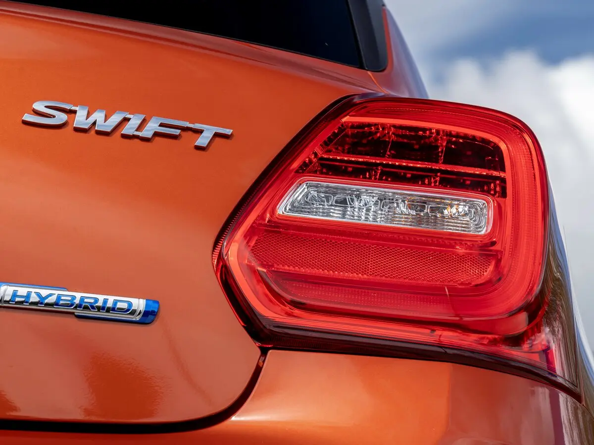 Suzuki Swift V Рестайлинг Хэтчбек 5 дв. — сүрөт 14