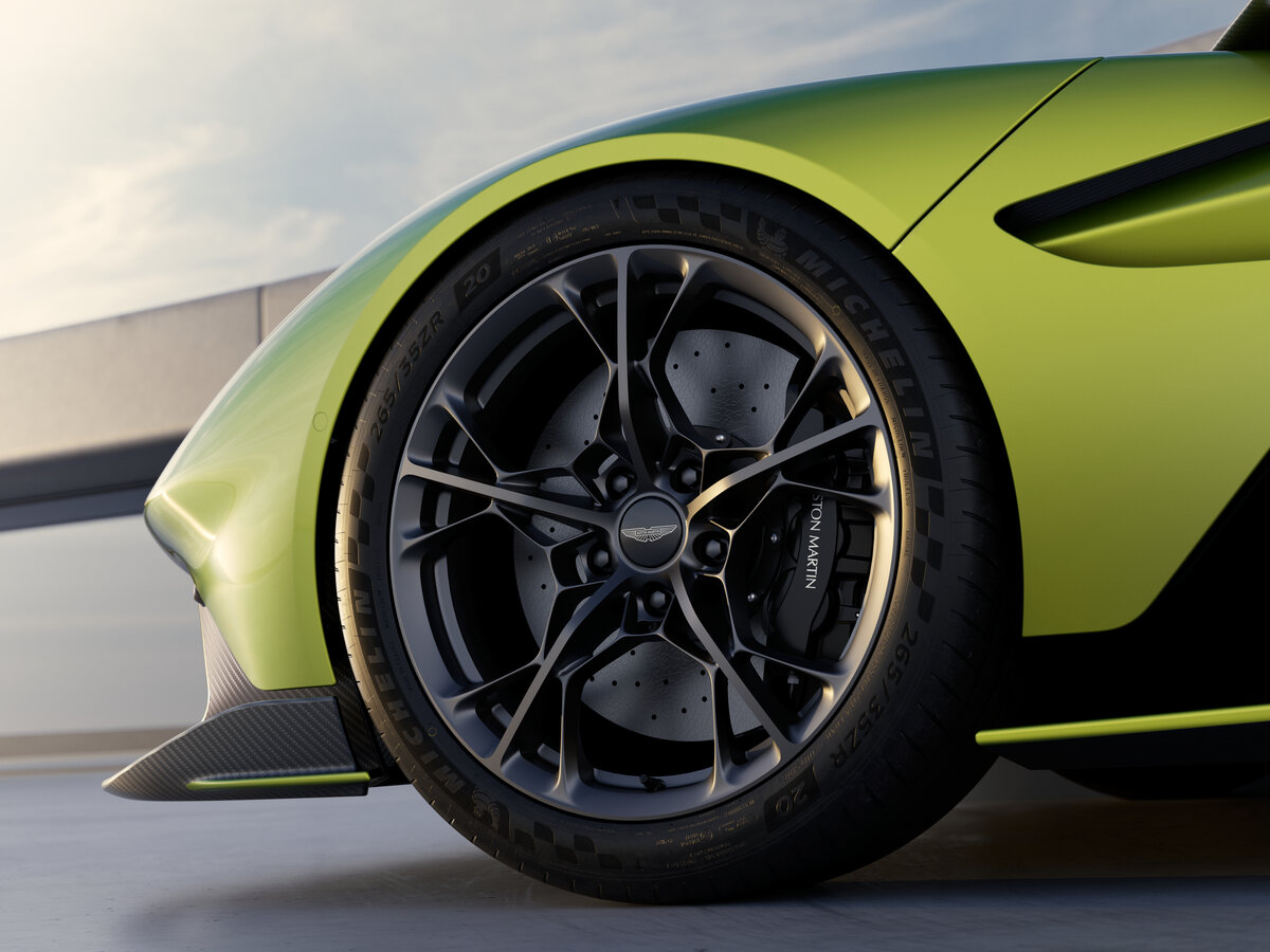 Aston Martin Valhalla 2025 – н.в. Купе — фото 17