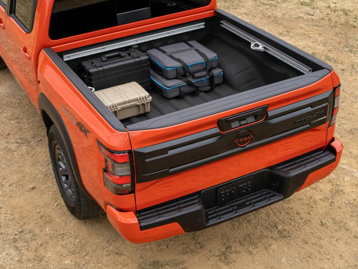 Nissan Frontier III Рестайлинг Пикап Двойная кабина Crew Cab — фото 10
