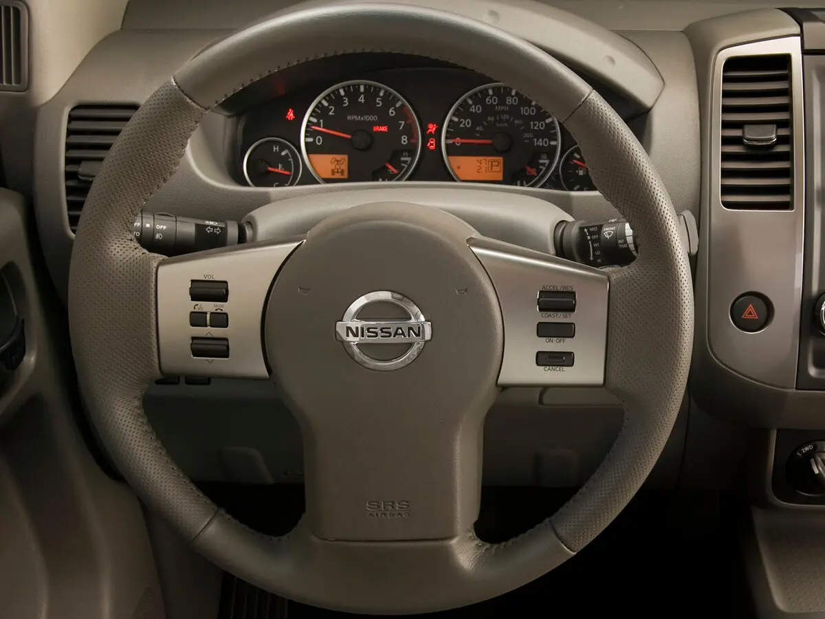 Nissan Frontier II Рестайлинг Пикап Полуторная кабина King Cab — фото 11