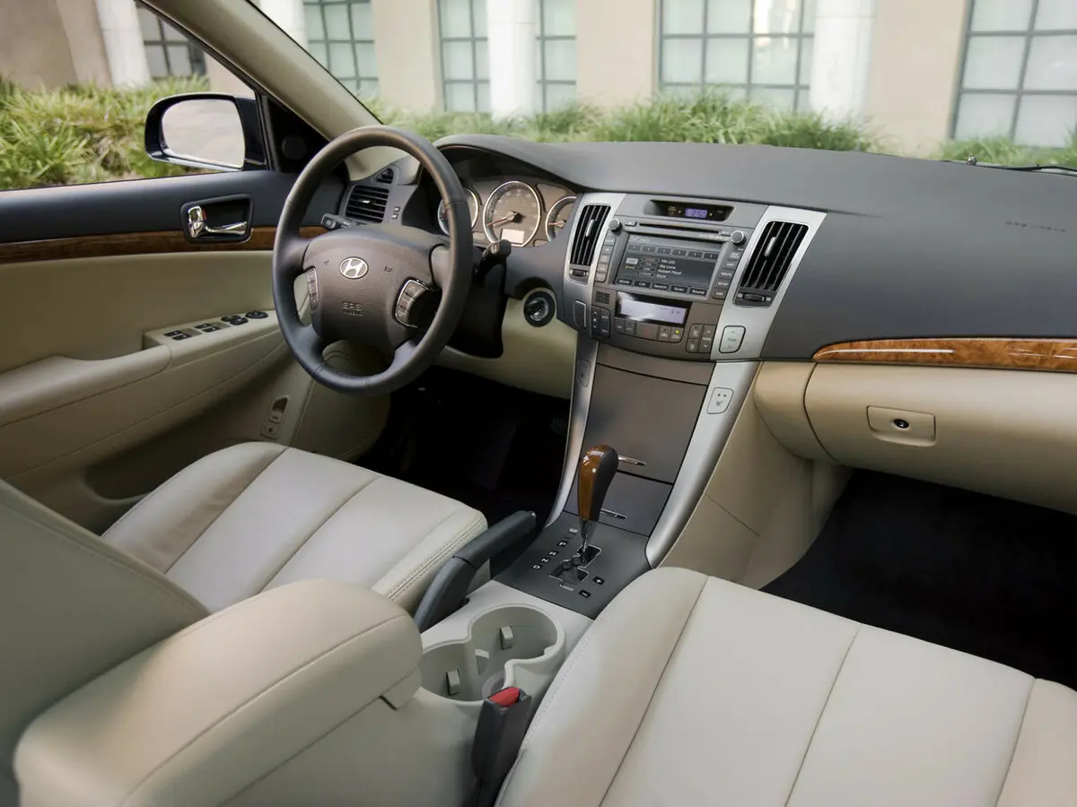Hyundai Sonata V (NF) Рестайлинг Седан — фото 7