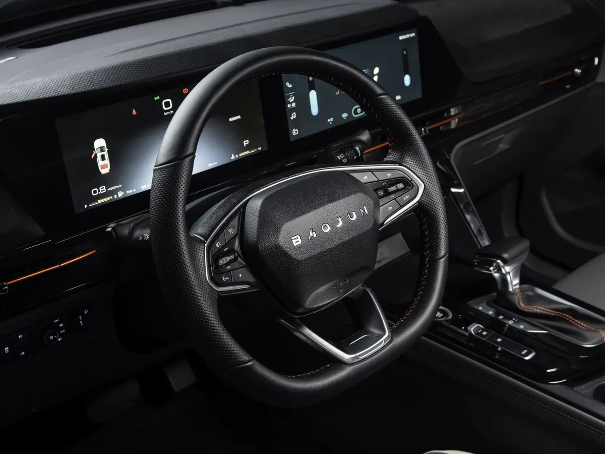Baojun RC-6 2019 – 2021 Лифтбек — photo 8