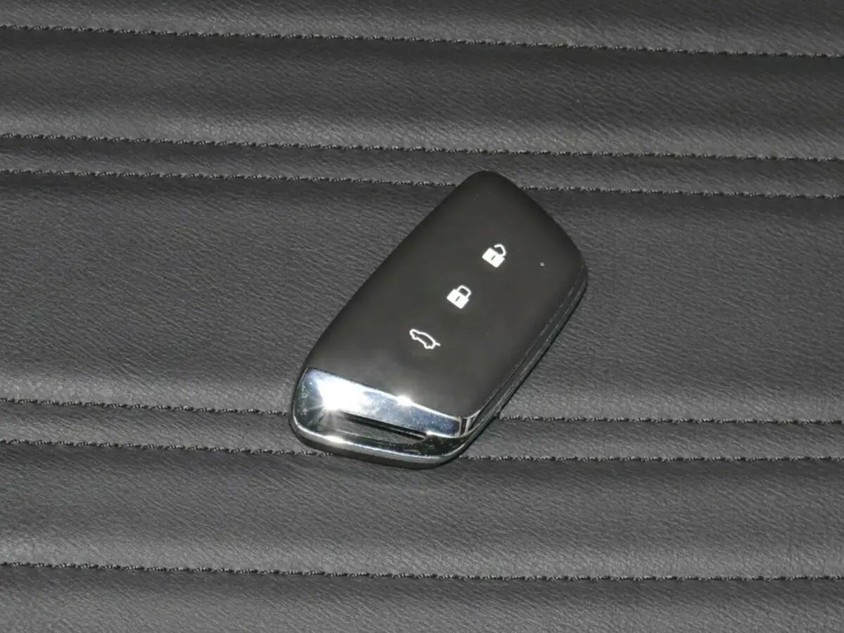 Baojun RC-6 2019 – 2021 Лифтбек — photo 13
