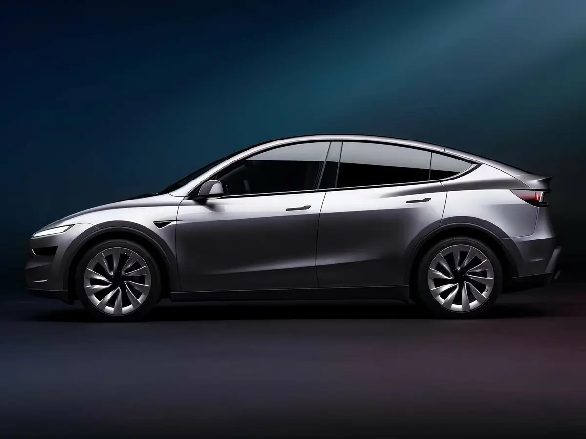Tesla Model Y I Рестайлинг Внедорожник 5 дв. — фото 2
