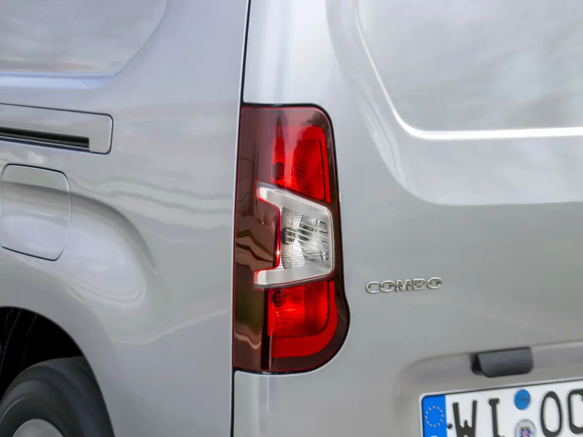 Vauxhall Combo E Рестайлинг Фургон XL — photo 5