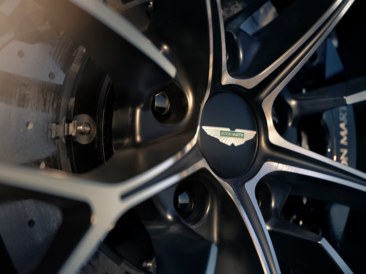 Aston Martin V8 Vantage IV Рестайлинг Родстер — фото 11