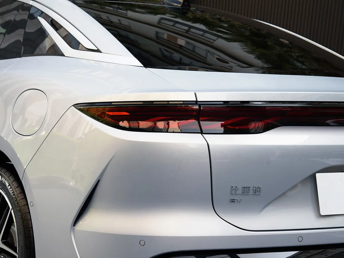 BYD Han L 2025 – н.в. Седан — 照片 15