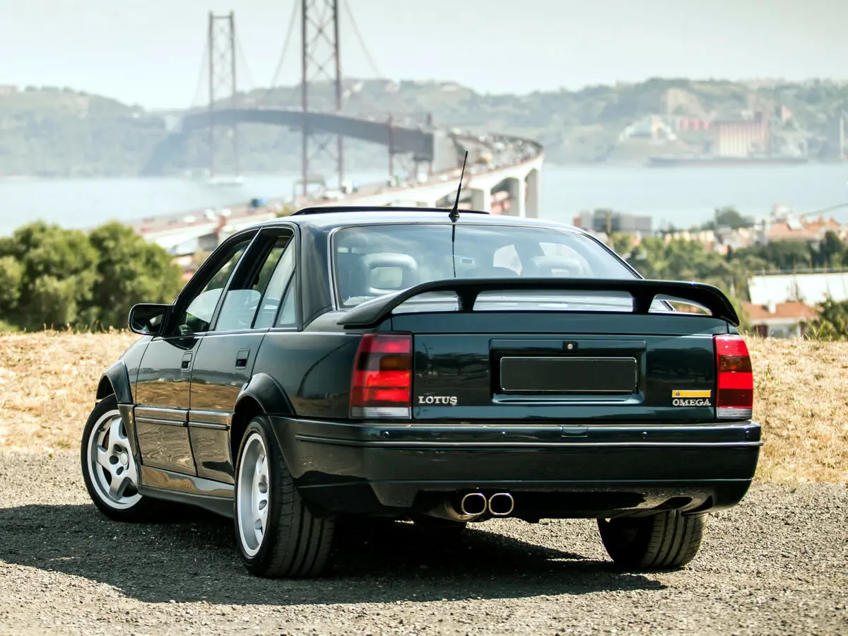 Opel Lotus Omega 1990 – 1992 Седан — photo 4