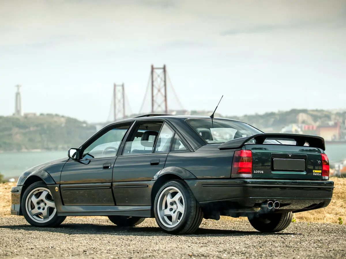 Opel Lotus Omega 1990 – 1992 Седан — photo 5