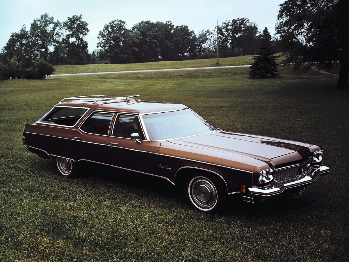 Oldsmobile Custom Cruiser I