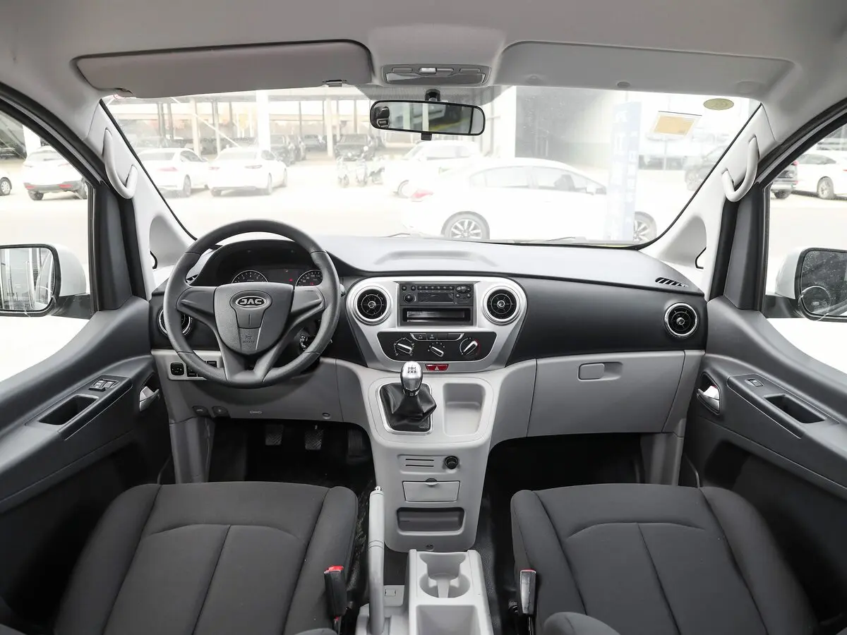 JAC Refine M3 2016 – н.в. Минивэн — photo 6