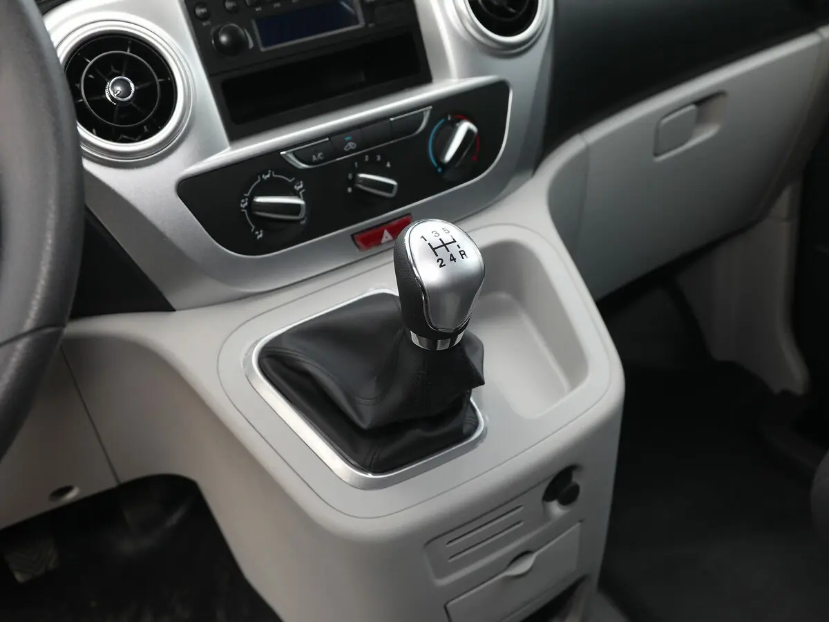 JAC Refine M3 2016 – н.в. Минивэн — photo 12