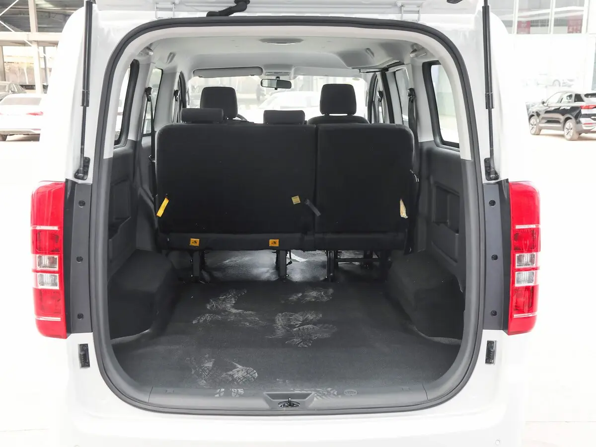 JAC Refine M3 2016 – н.в. Минивэн — photo 13