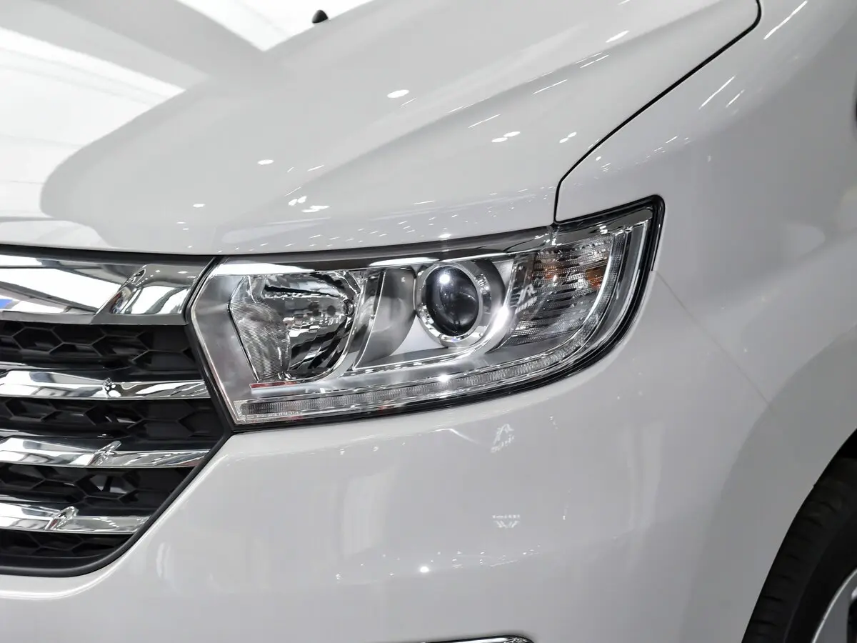 JAC Refine M3 2016 – н.в. Минивэн — photo 15