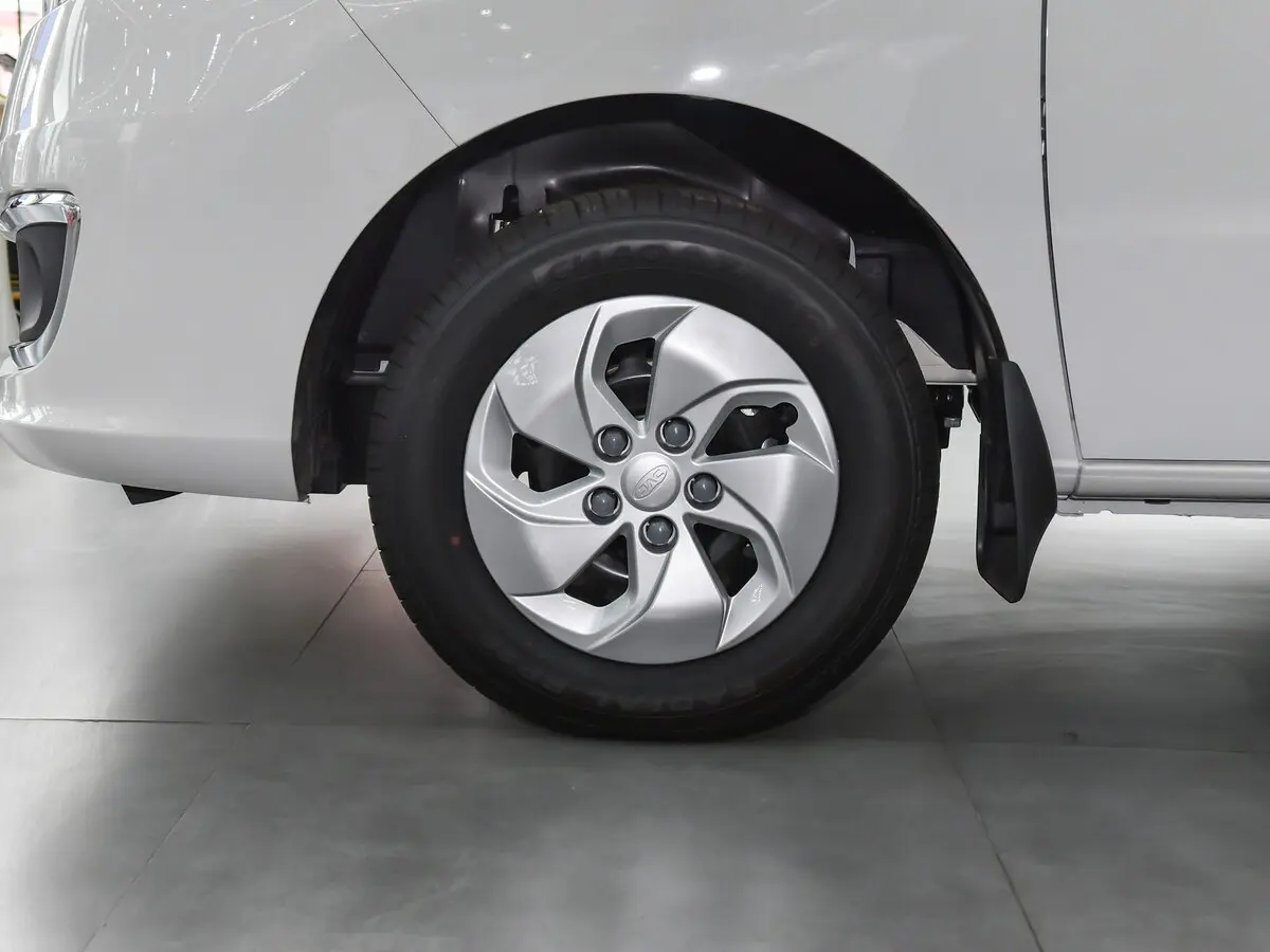 JAC Refine M3 2016 – н.в. Минивэн — photo 17