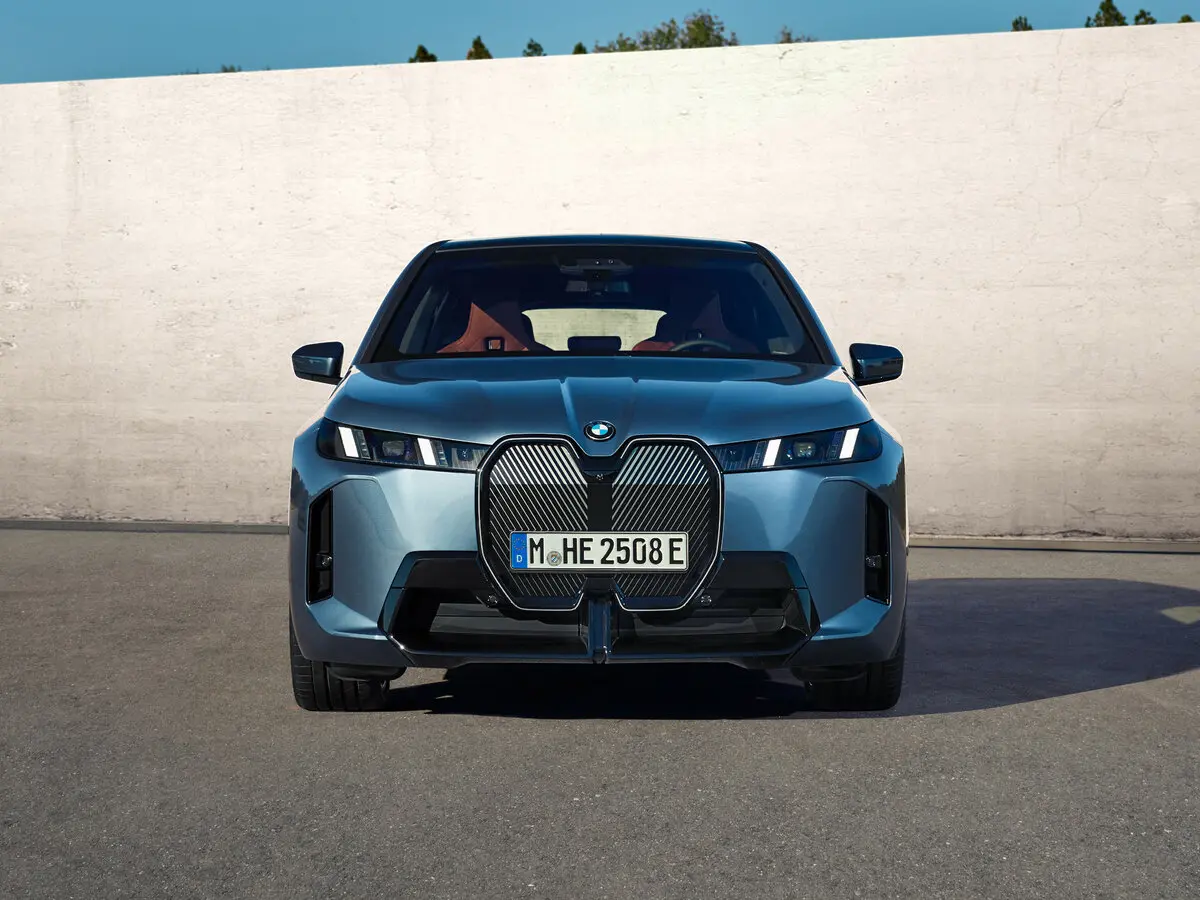 BMW iX I (I20) Рестайлинг Внедорожник 5 дв. — 照片 3