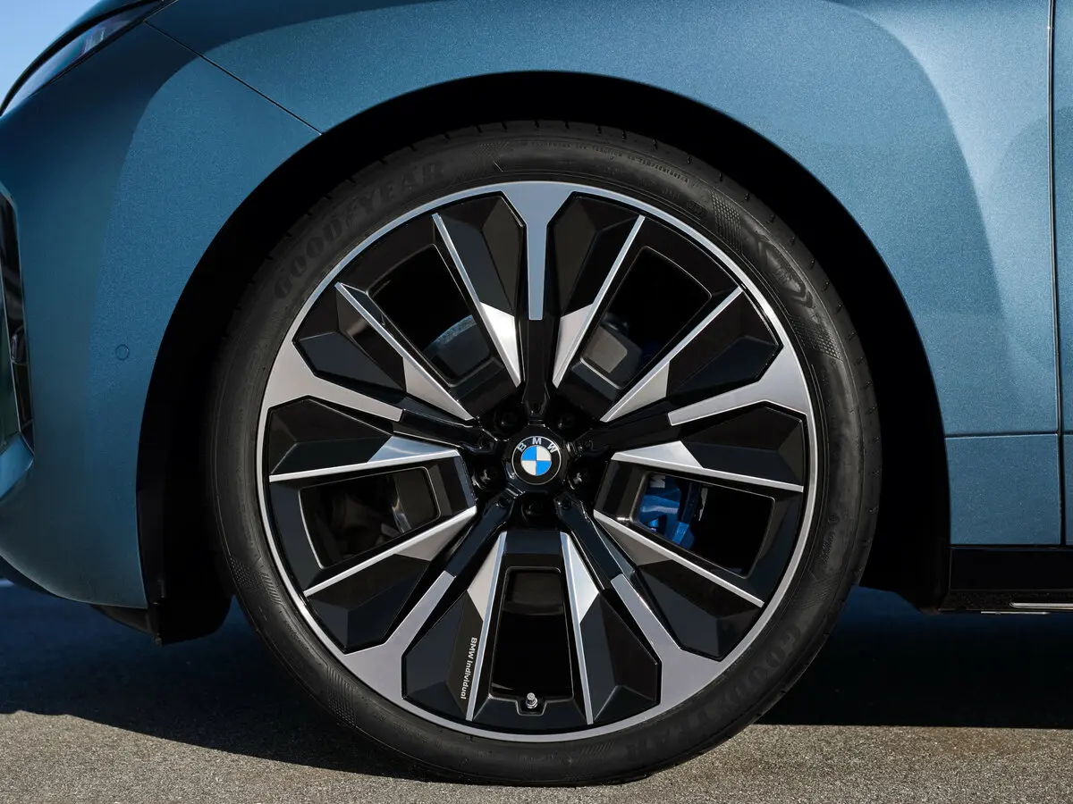 BMW iX I (I20) Рестайлинг Внедорожник 5 дв. — 照片 18
