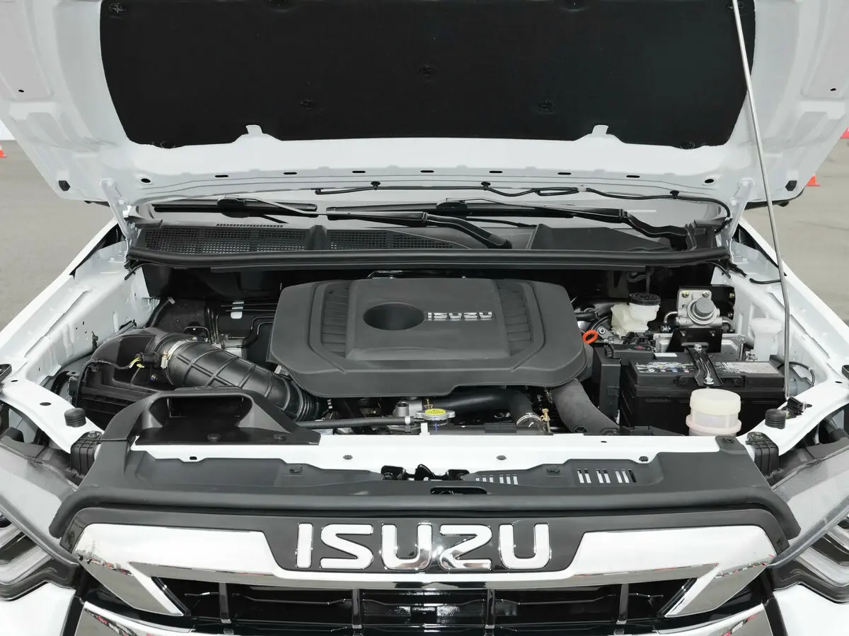 Isuzu T30 Explorer 2023 – н.в. Пикап Двойная кабина — photo 13