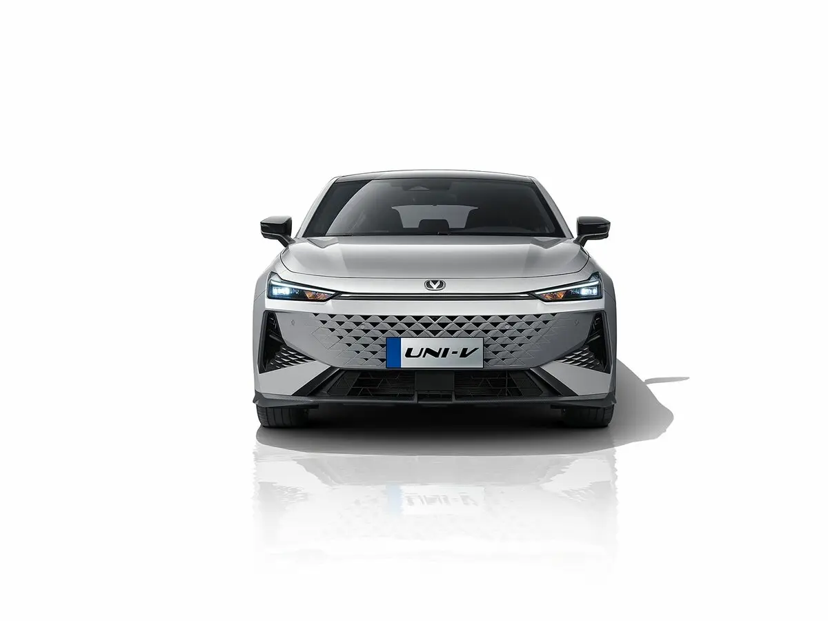 Changan UNI-V I Рестайлинг 1 Лифтбек — сүрөт 3