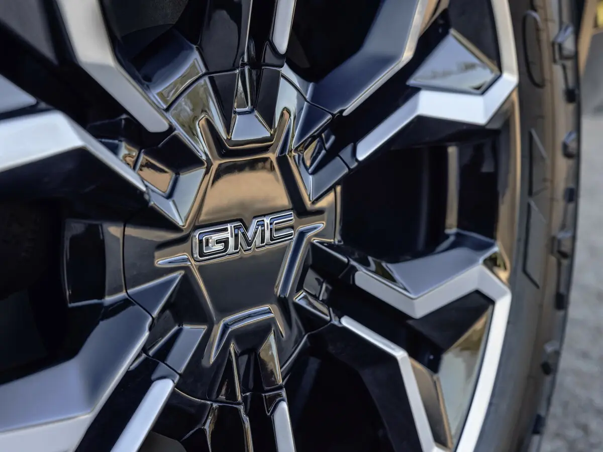 GMC Sierra IV Рестайлинг Пикап Двойная кабина EV — 照片 10
