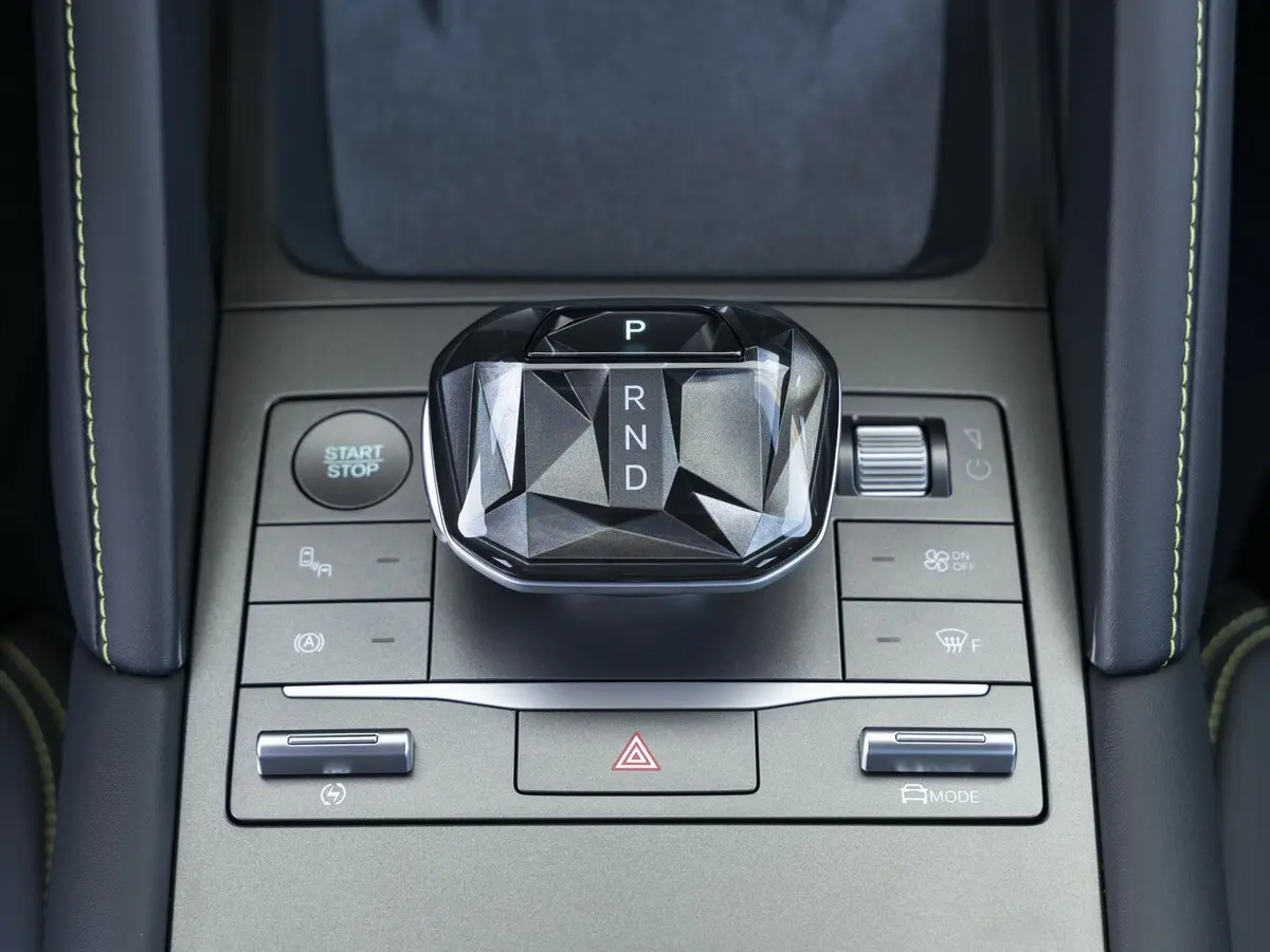 BYD Atto 2 2025 – н.в. Внедорожник 5 дв. — сүрөт 12