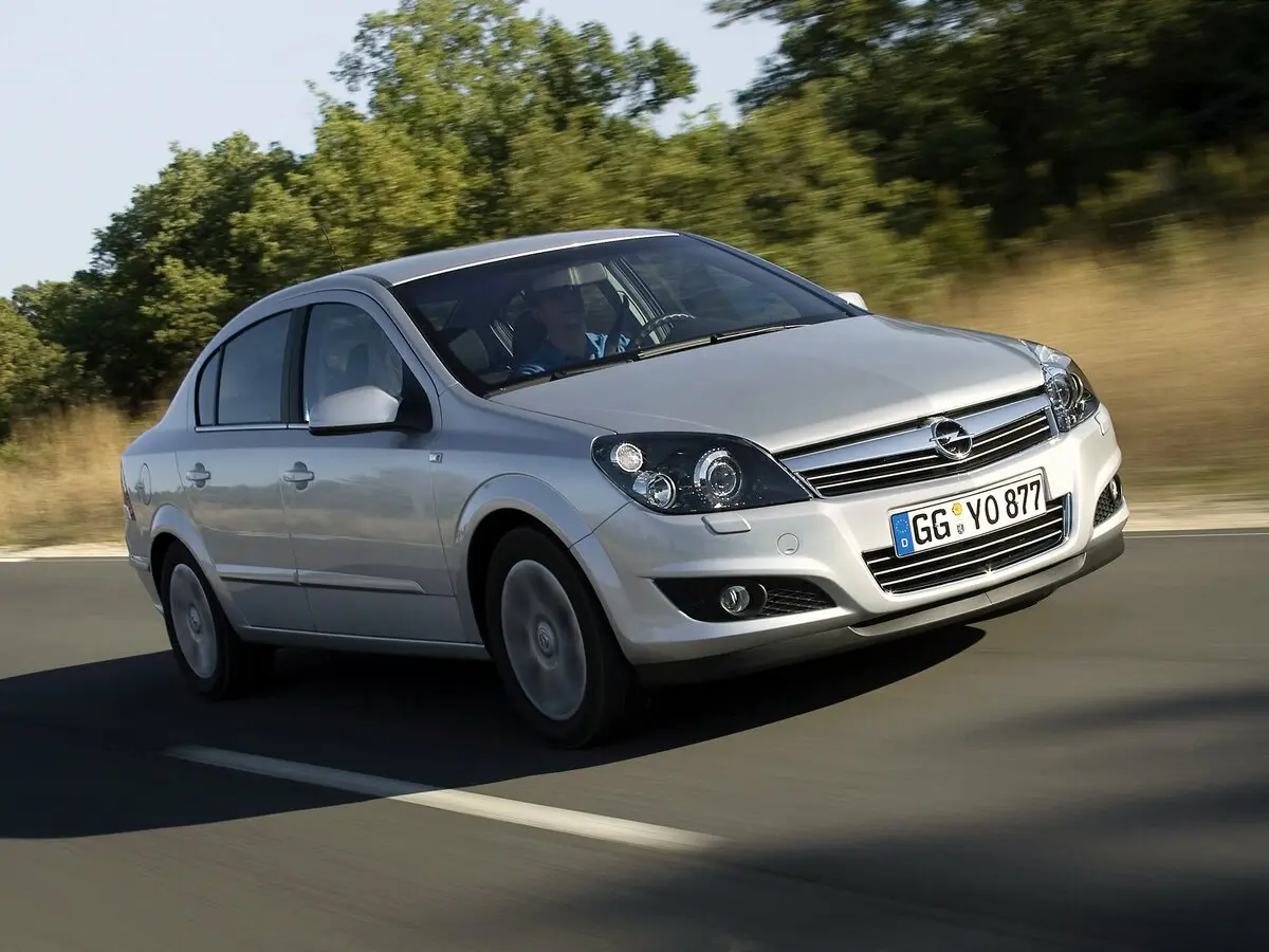 Opel Astra H Рестайлинг Седан
