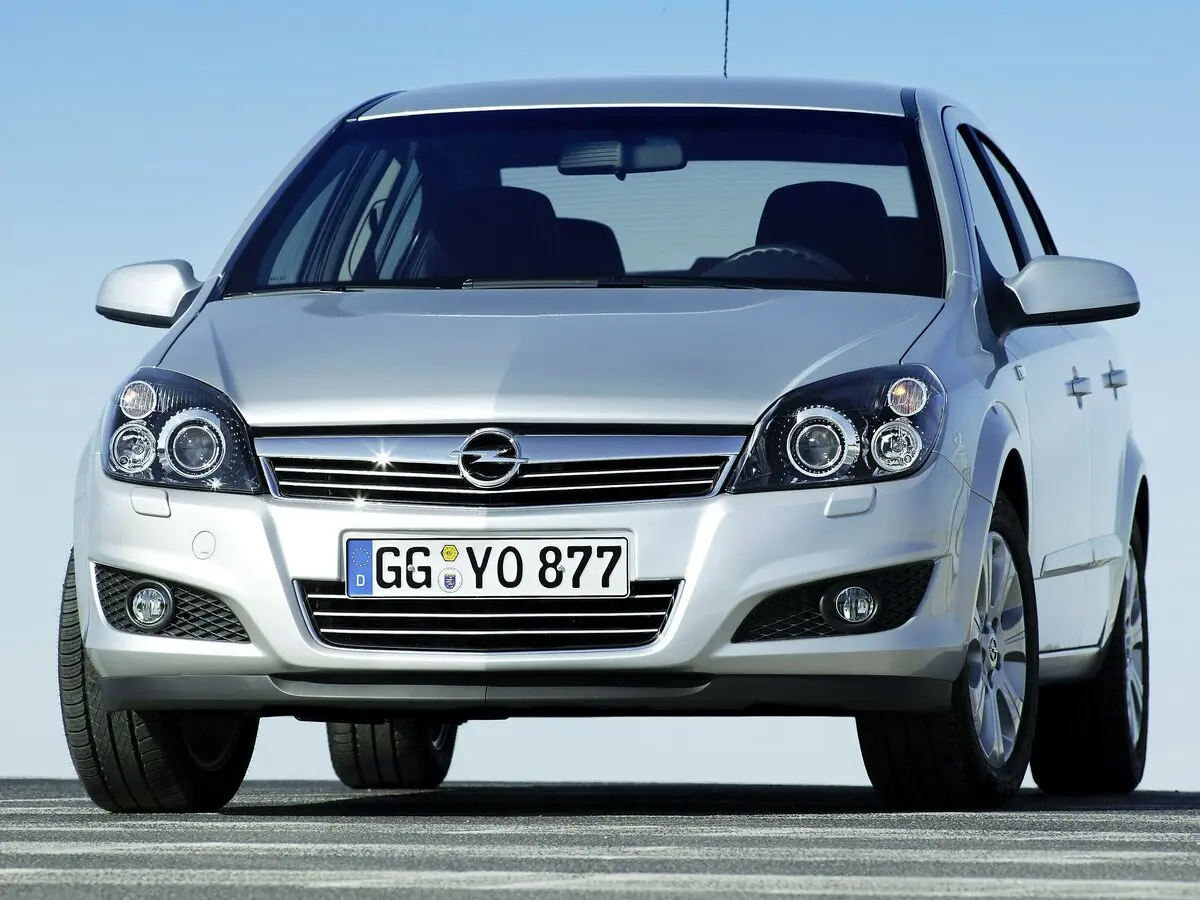 Opel Astra H Рестайлинг Седан — фото 4