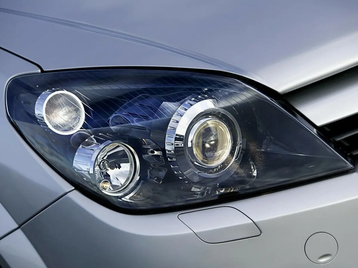 Opel Astra H Рестайлинг Седан — фото 12