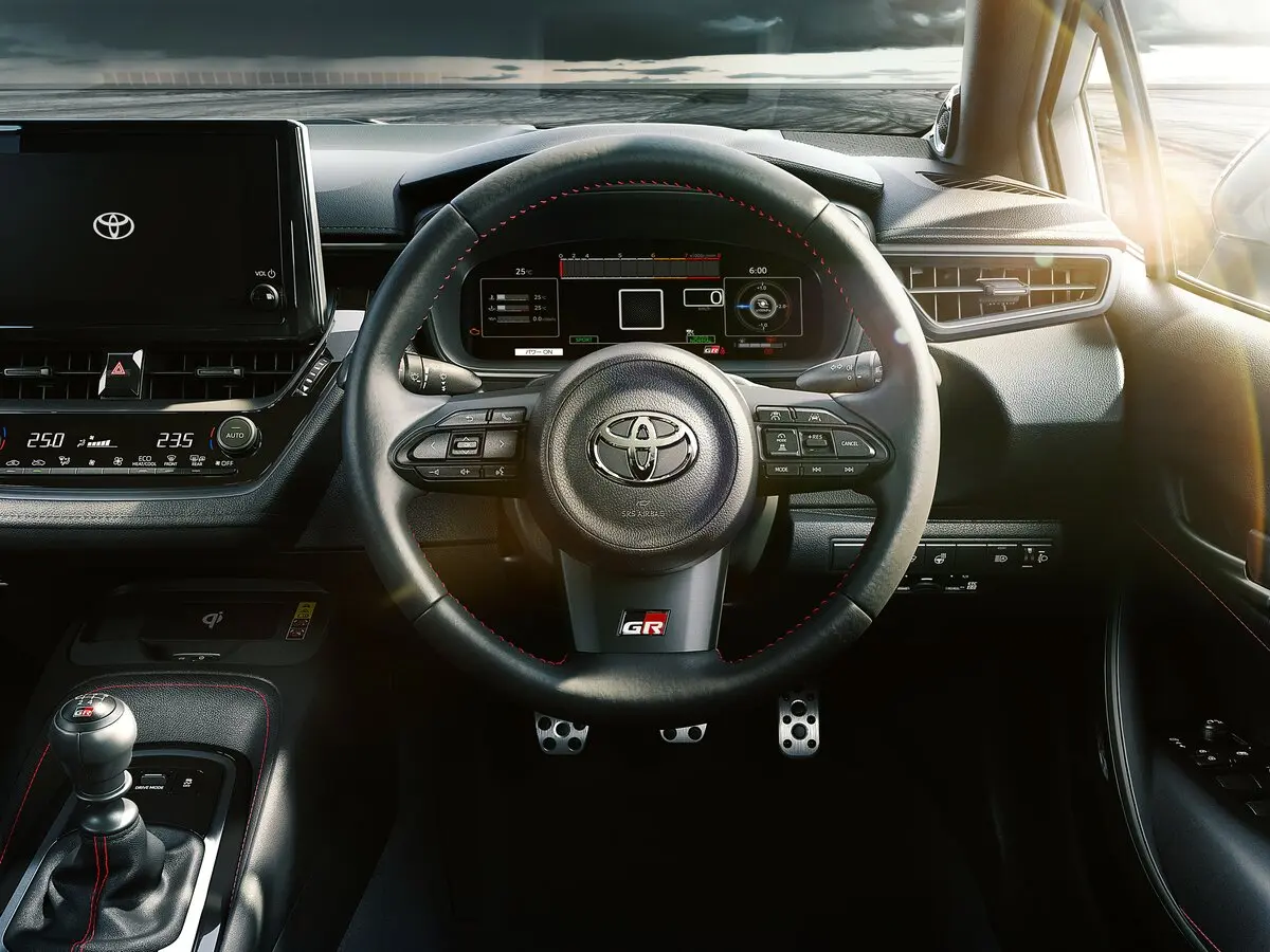 Toyota Corolla XII (E210) Рестайлинг Хэтчбек 5 дв. GR — фото 9