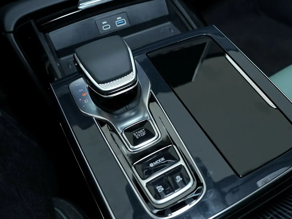 Hongqi H9 I Рестайлинг Седан — сүрөт 9