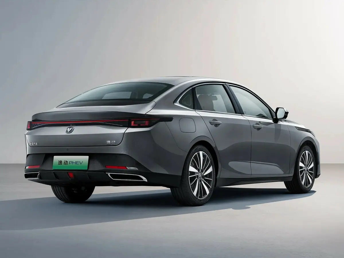 Changan Eado III Рестайлинг Седан — сүрөт 5