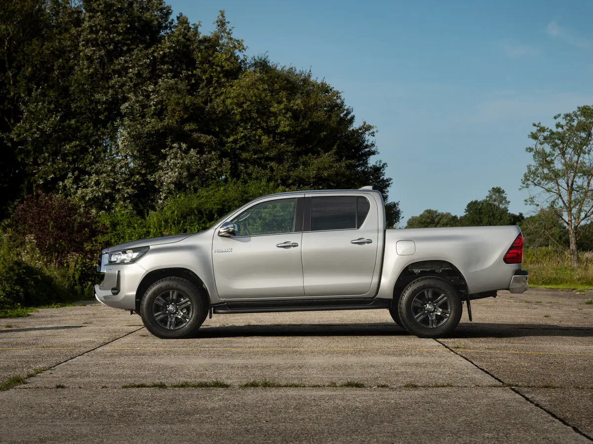 Toyota Hilux VIII Рестайлинг 3 Пикап Двойная кабина — photo 2