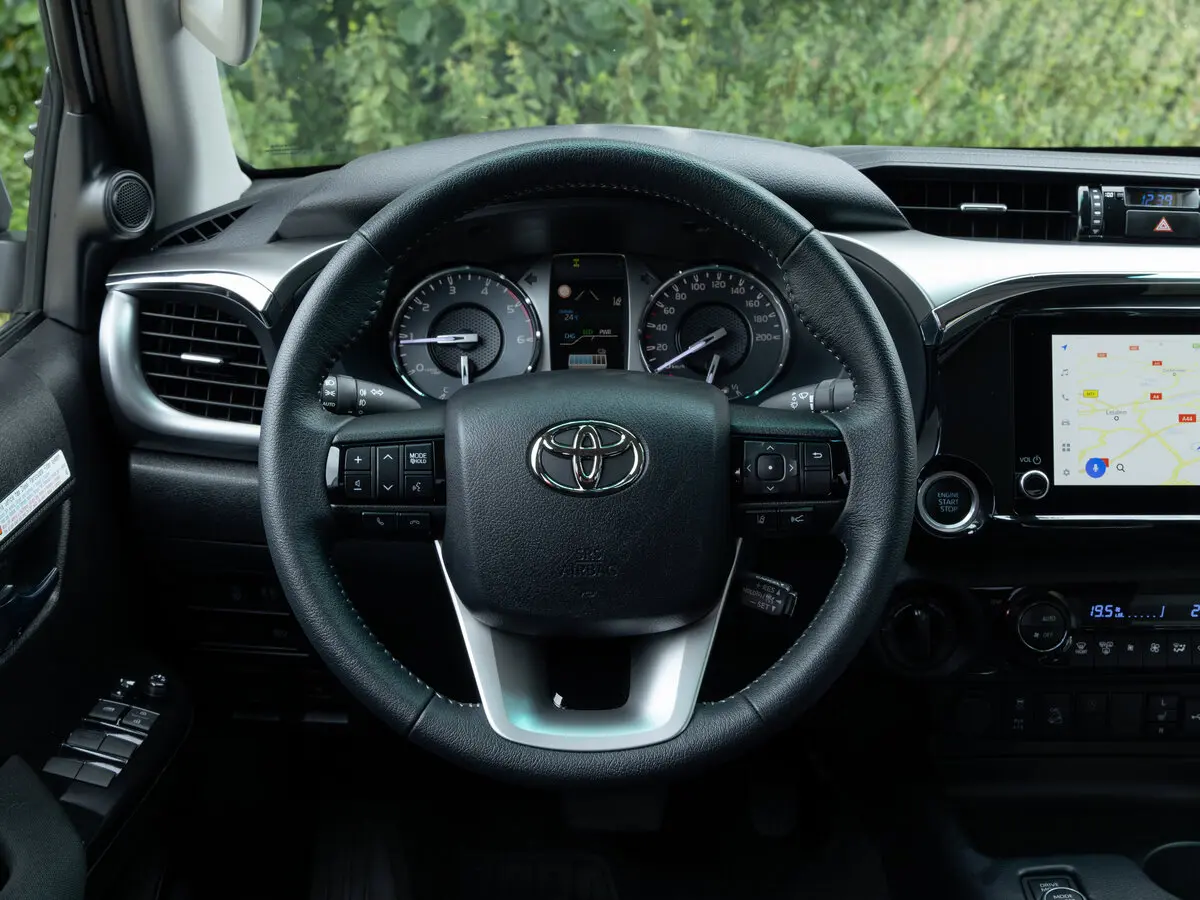Toyota Hilux VIII Рестайлинг 3 Пикап Двойная кабина — photo 7