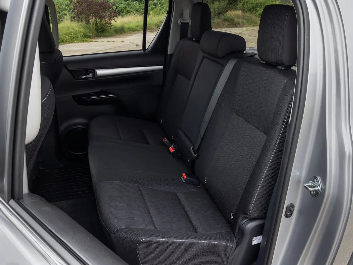 Toyota Hilux VIII Рестайлинг 3 Пикап Двойная кабина — photo 8