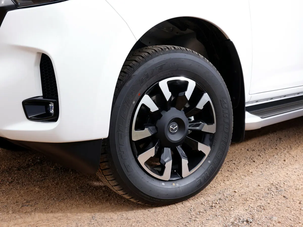 Mazda BT-50 III Рестайлинг Пикап Двойная кабина — сүрөт 16