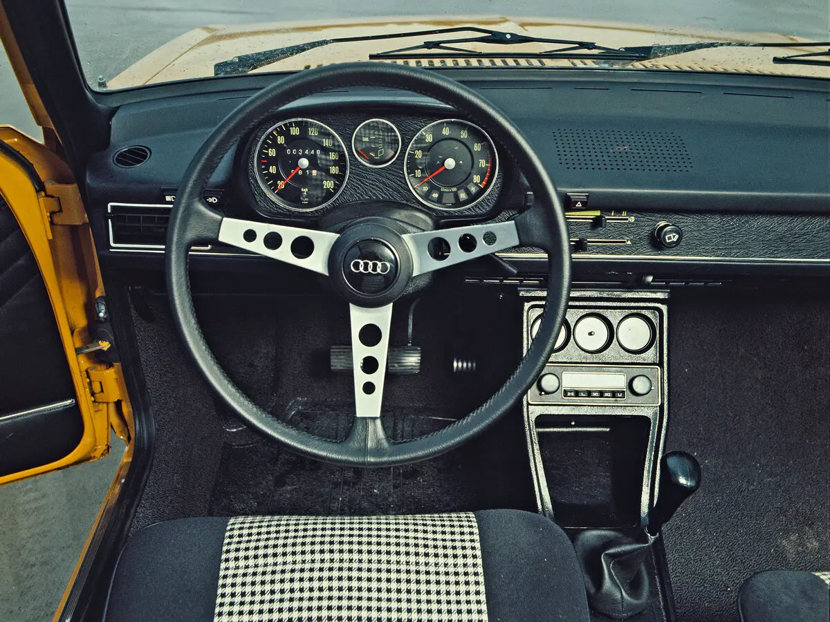 Audi 80 II (B1) Седан 2 дв. — photo 4