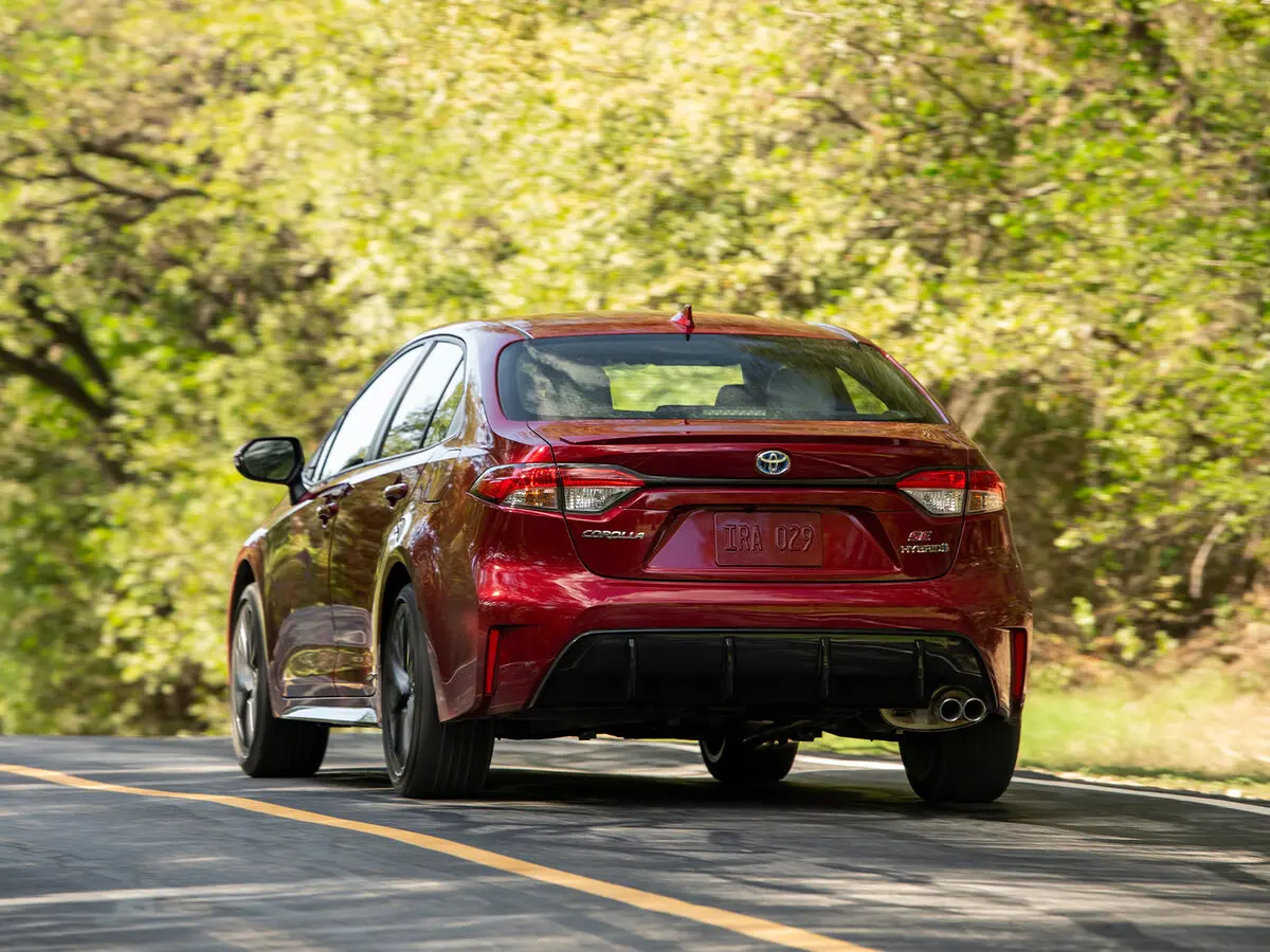 Toyota Corolla XII (E210) Рестайлинг Седан Sporty — фото 3