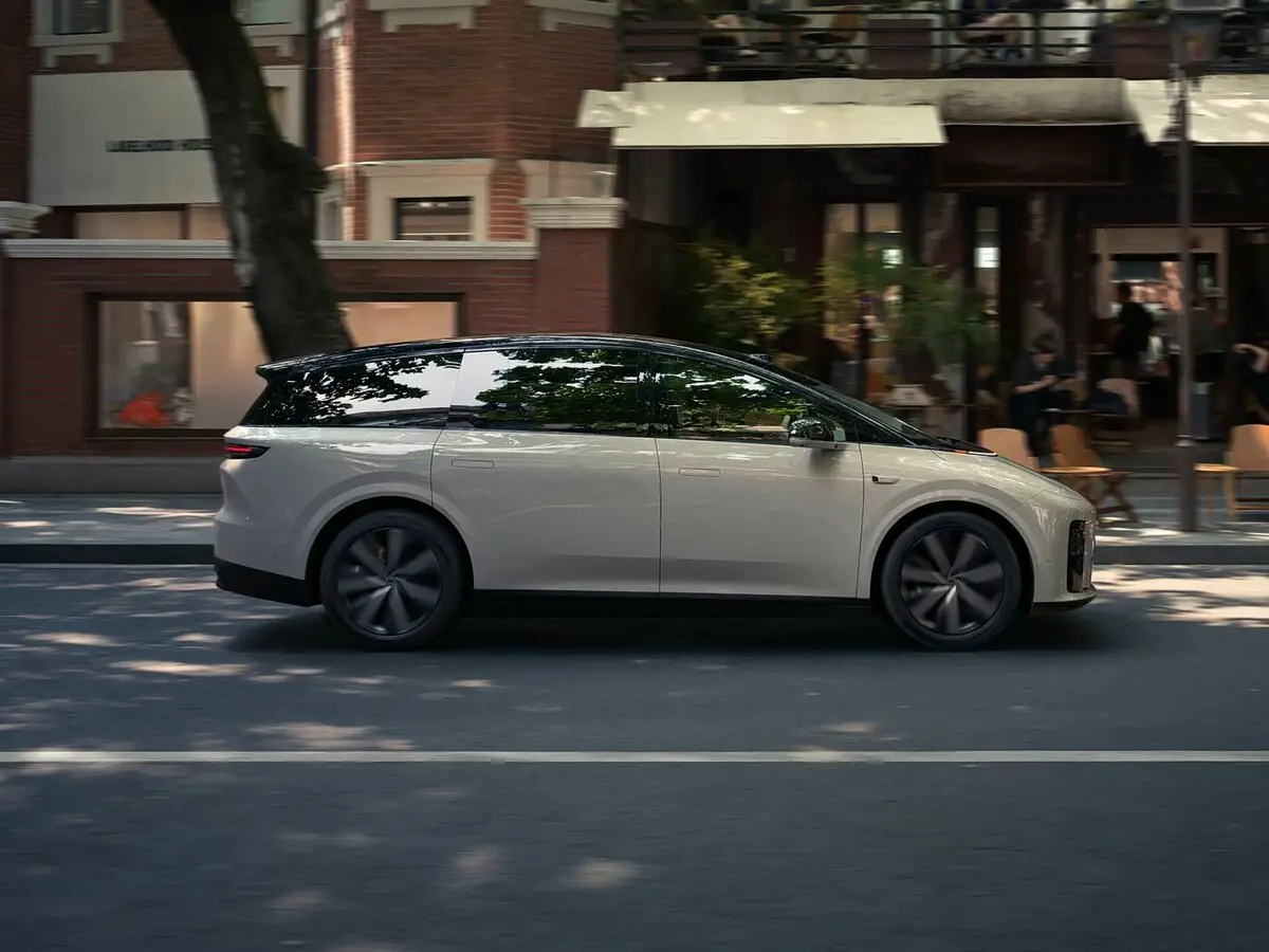 Li Auto (Lixiang) i8 2025 – н.в. Внедорожник 5 дв. — photo 2