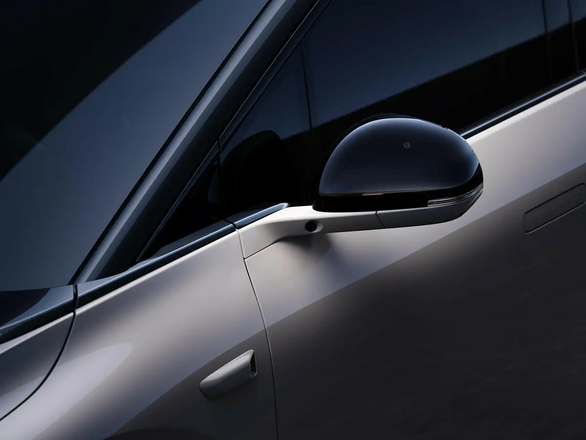 Li Auto (Lixiang) i8 2025 – н.в. Внедорожник 5 дв. — photo 10