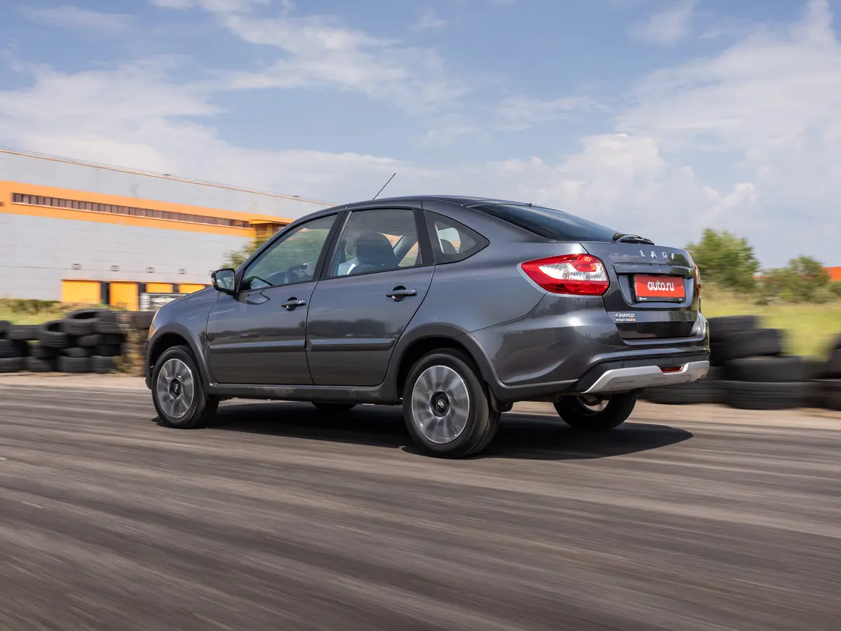 Lada (ВАЗ) Granta I Рестайлинг Лифтбек Active Cross — photo 13