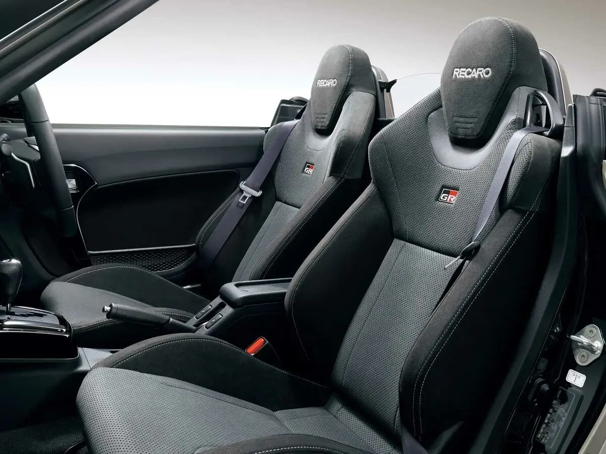 Toyota Copen 2019 – н.в. Кабриолет GR Sport — фото 4