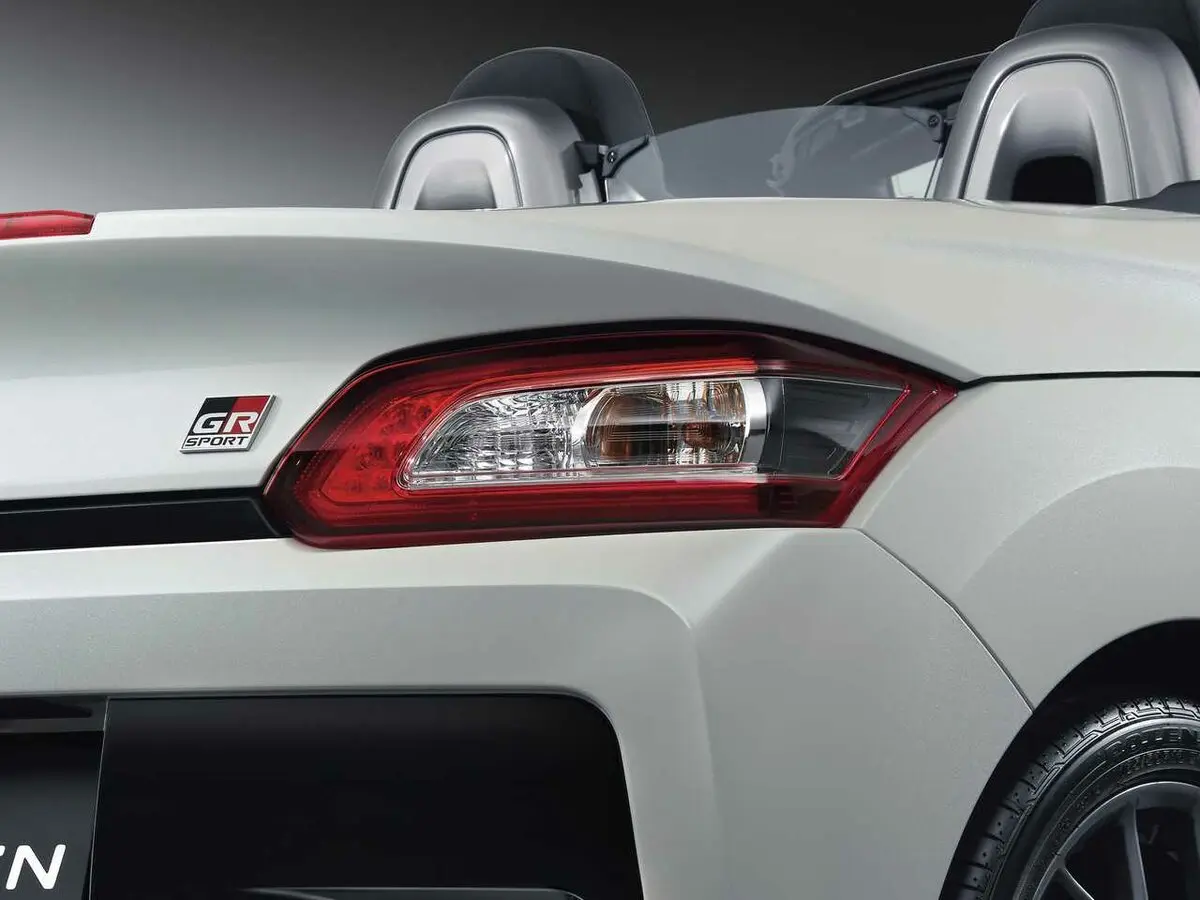 Toyota Copen 2019 – н.в. Кабриолет GR Sport — фото 6