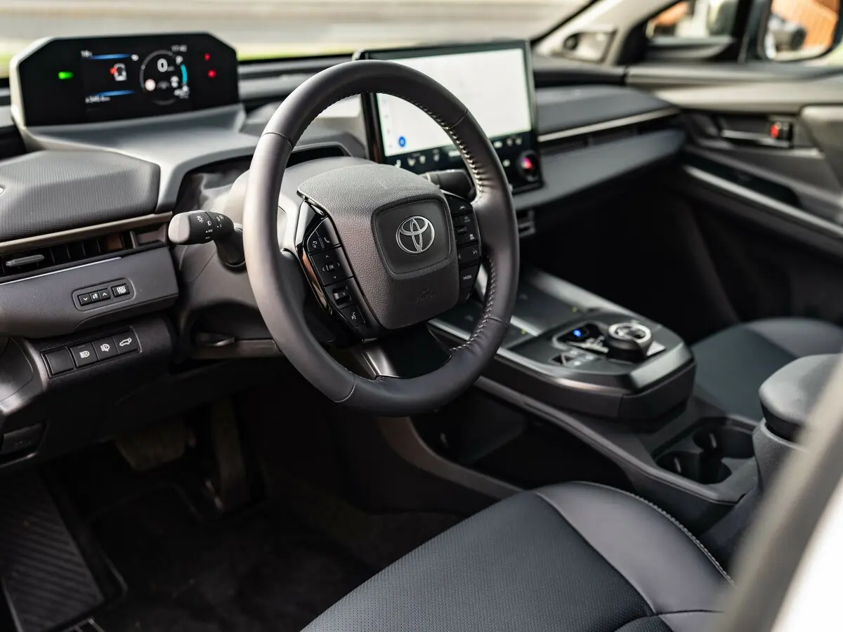 Toyota bZ4X I Рестайлинг Внедорожник 5 дв. Touring — фото 7