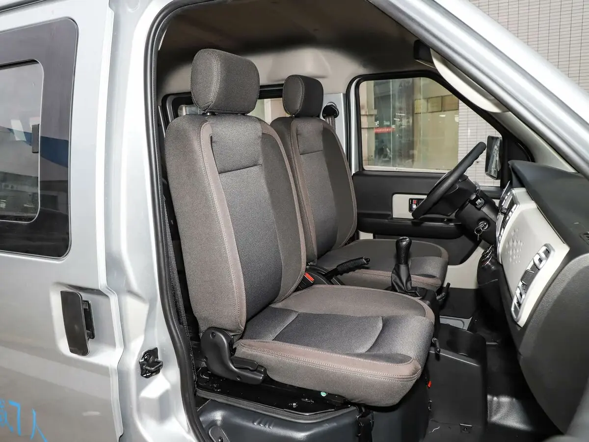 Dongfeng C36 I Рестайлинг Минивэн — photo 7