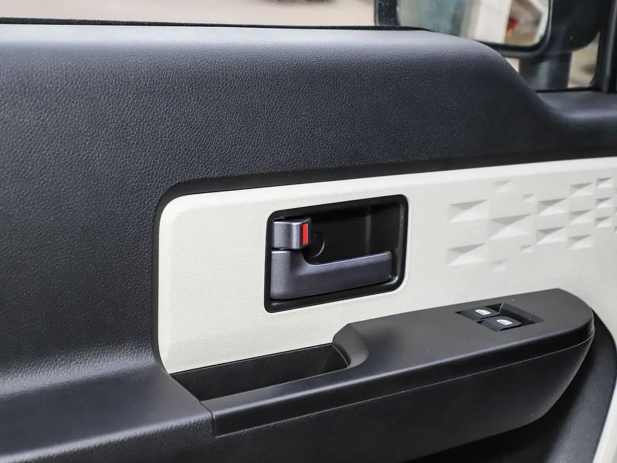 Dongfeng C36 I Рестайлинг Минивэн — photo 11