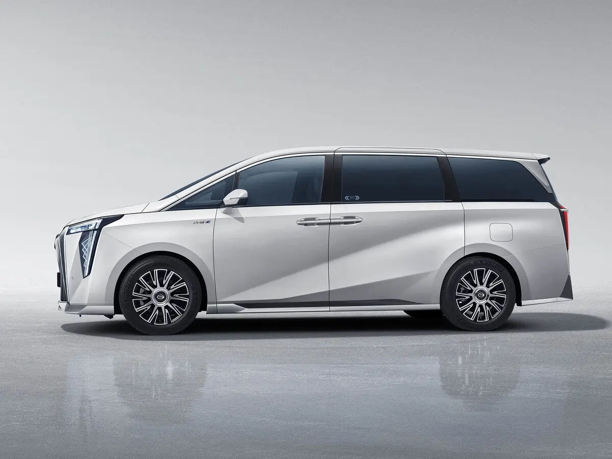 GAC Trumpchi E9 I Минивэн Master Edition — photo 2