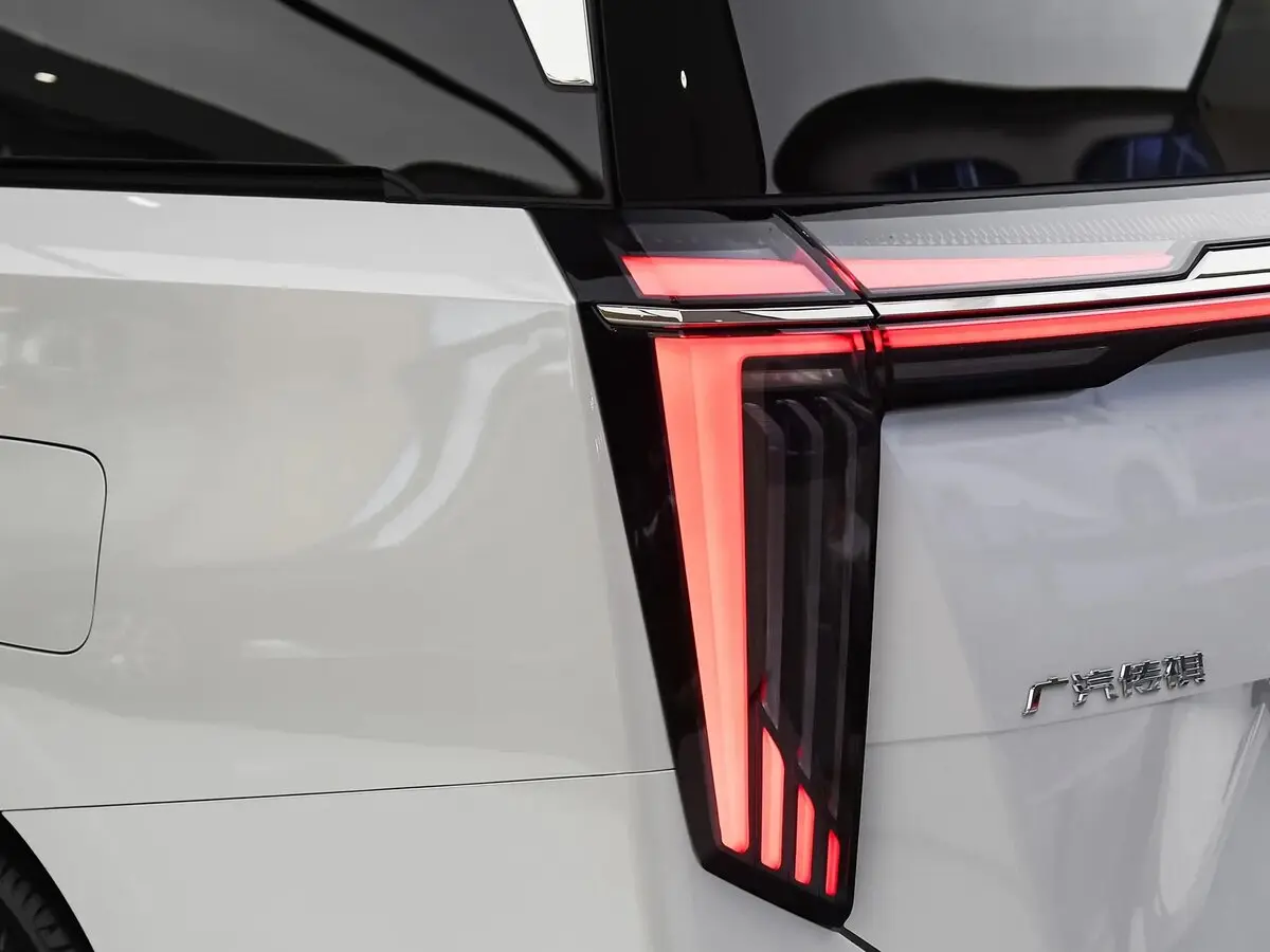 GAC Trumpchi E9 I Минивэн Master Edition — photo 12