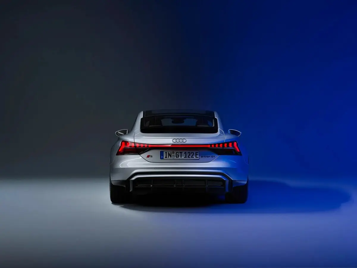 Audi e-tron GT I Рестайлинг Седан — 照片 4