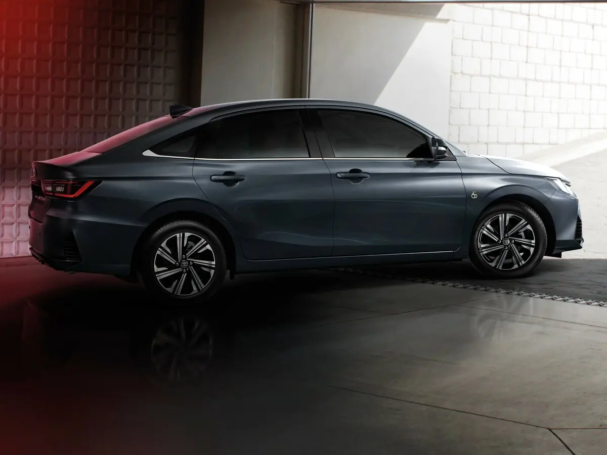 Toyota Yaris IV Седан — сүрөт 5